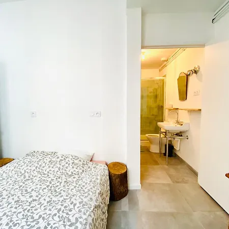 Oasis Urbaine - Spacieux Et Calme Avec Patio Apartament