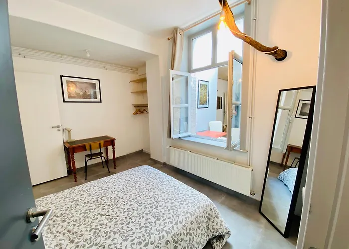 Oasis Urbaine - Spacieux Et Calme Avec Patio Apartamento