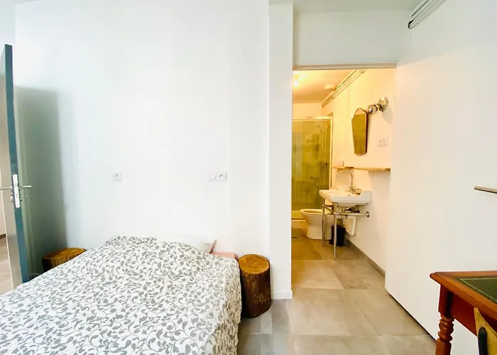 Oasis Urbaine - Spacieux Et Calme Avec Patio Apartamento