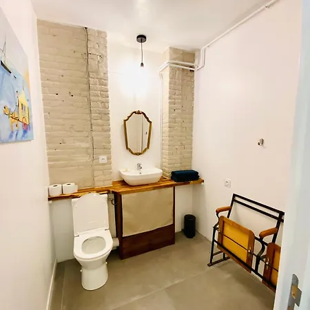 Oasis Urbaine - Spacieux Et Calme Avec Patio Appartamento